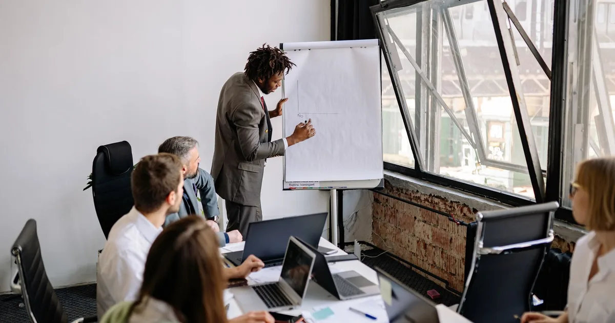 Team discusses ccTLD, subdomain, and subfolder i18n strategies in a modern office.